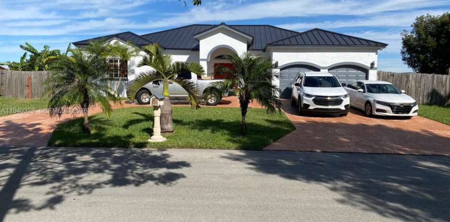 Дом в Майами, Флорида 4 спальни, 195.65м2 № 1998156