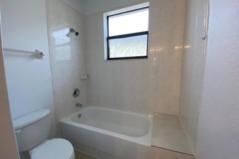 Villa ou maison à louer à Cutler Bay, Floride: 4 chambres, 227.15 m2 № 2384518 - photo 21