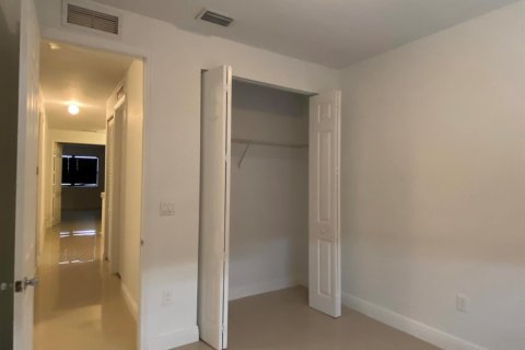 Villa ou maison à louer à Cutler Bay, Floride: 4 chambres, 227.15 m2 № 2384518 - photo 19