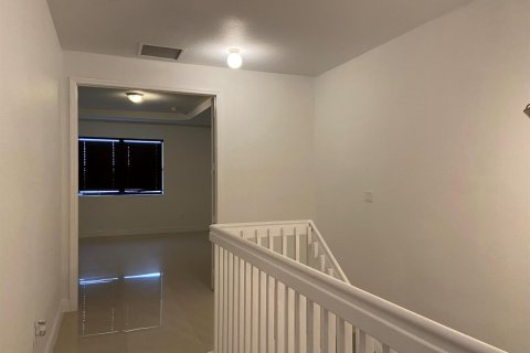 Villa ou maison à louer à Cutler Bay, Floride: 4 chambres, 227.15 m2 № 2384518 - photo 15