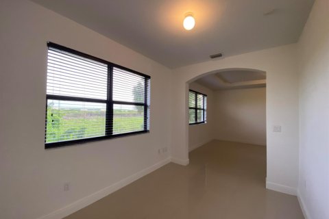 Villa ou maison à louer à Cutler Bay, Floride: 4 chambres, 227.15 m2 № 2384518 - photo 12