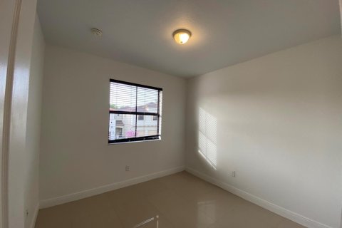 Villa ou maison à louer à Cutler Bay, Floride: 4 chambres, 227.15 m2 № 2384518 - photo 17