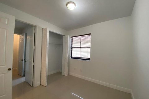 Villa ou maison à louer à Cutler Bay, Floride: 4 chambres, 227.15 m2 № 2384518 - photo 16
