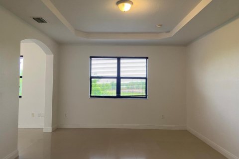 Villa ou maison à louer à Cutler Bay, Floride: 4 chambres, 227.15 m2 № 2384518 - photo 9