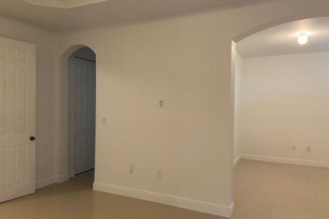 Villa ou maison à louer à Cutler Bay, Floride: 4 chambres, 227.15 m2 № 2384518 - photo 14