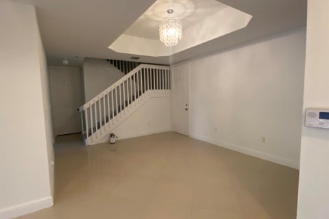 Villa ou maison à louer à Cutler Bay, Floride: 4 chambres, 227.15 m2 № 2384518 - photo 3