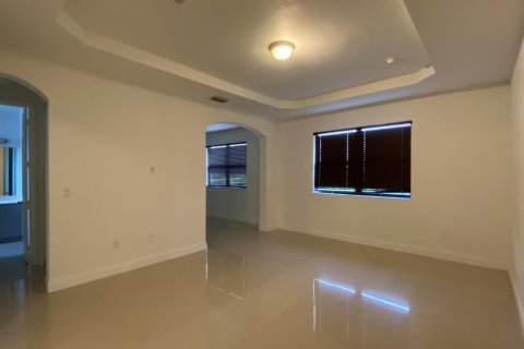 Villa ou maison à louer à Cutler Bay, Floride: 4 chambres, 227.15 m2 № 2384518 - photo 10