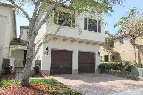 Villa ou maison à Cutler Bay, Floride 4 chambres, 227.15 m2 № 2384518