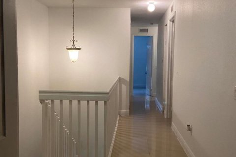 Villa ou maison à louer à Cutler Bay, Floride: 4 chambres, 227.15 m2 № 2384518 - photo 8