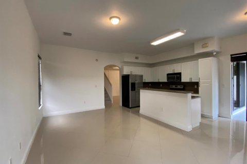 Villa ou maison à louer à Cutler Bay, Floride: 4 chambres, 227.15 m2 № 2384518 - photo 4
