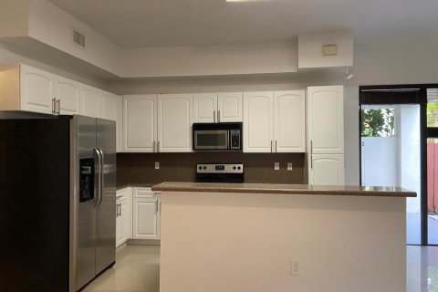 Villa ou maison à louer à Cutler Bay, Floride: 4 chambres, 227.15 m2 № 2384518 - photo 5