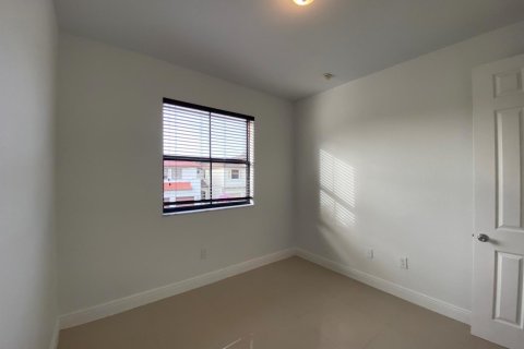 Villa ou maison à louer à Cutler Bay, Floride: 4 chambres, 227.15 m2 № 2384518 - photo 11