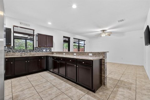 Casa en venta en Homestead, Florida, 4 dormitorios, 239.04 m2 № 2045302 - foto 13