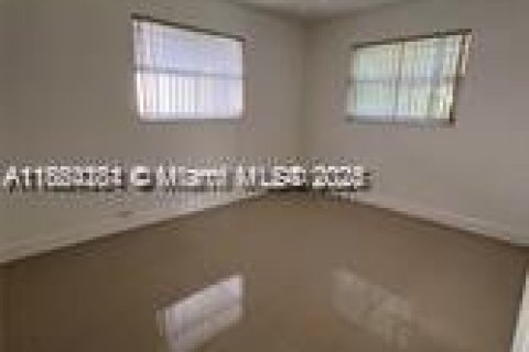 Снять в аренду виллу или дом в Санрайз, Флорида 2 спальни, 99.13м2, № 1957734 - фото 11