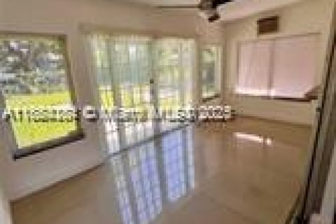 Снять в аренду виллу или дом в Санрайз, Флорида 2 спальни, 99.13м2, № 1957734 - фото 14