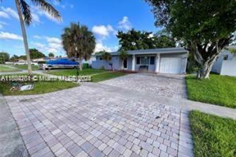 Снять в аренду виллу или дом в Санрайз, Флорида 2 спальни, 99.13м2, № 1957734 - фото 5