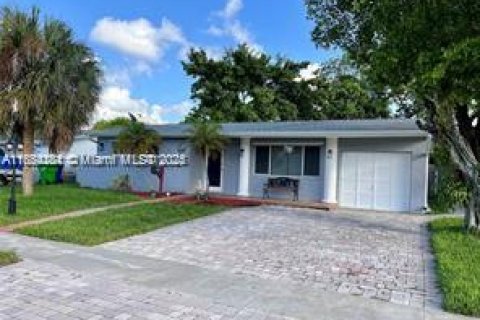 Снять в аренду виллу или дом в Санрайз, Флорида 2 спальни, 99.13м2, № 1957734 - фото 3