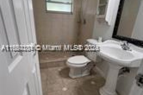 Снять в аренду виллу или дом в Санрайз, Флорида 2 спальни, 99.13м2, № 1957734 - фото 13