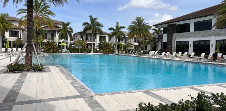 Condominio en Doral, Florida, 1 dormitorio № 1878816