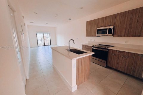 Condominio en alquiler en Doral, Florida, 1 dormitorio, 68.56 m2 № 1878816 - foto 3