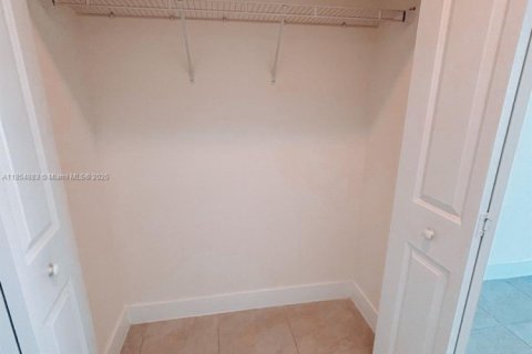 Condominio en alquiler en Doral, Florida, 1 dormitorio, 68.56 m2 № 1878816 - foto 8