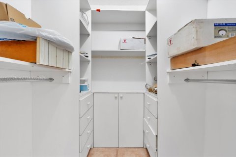 Condo in Miami Beach, Florida, 2 bedrooms  № 2059967 - photo 21