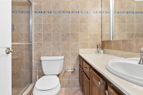 Condo in Miami Beach, Florida, 2 bedrooms  № 2059967 - photo 14