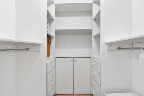 Condo in Miami Beach, Florida, 2 bedrooms  № 2059967 - photo 20