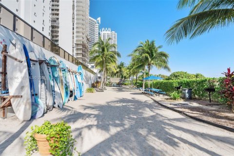 Condo in Miami Beach, Florida, 2 bedrooms  № 2059967 - photo 6