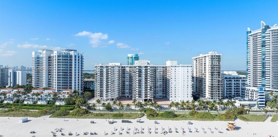 Condo in Miami Beach, Florida, 2 bedrooms  № 2059967