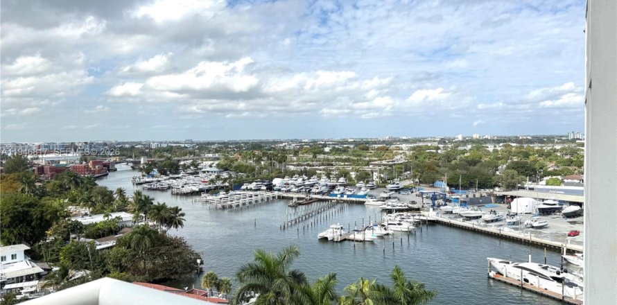 Кондоминиум с 2 спальнями в Майами, Флорида № 2005363