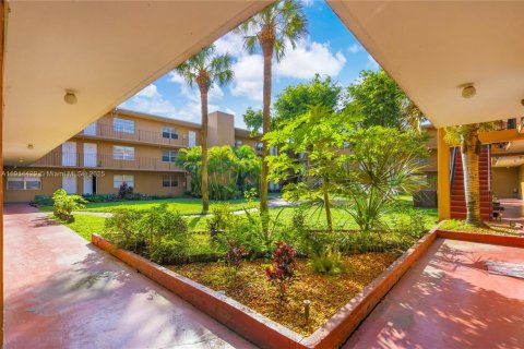 Appartement à louer à Hialeah, Floride: 1 chambre, 54.16 m2 № 1971517 - photo 2