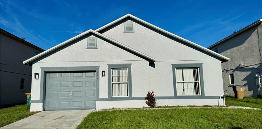 Villa ou maison à Kissimmee, Floride 4 chambres, 179.21 m2 № 2360762