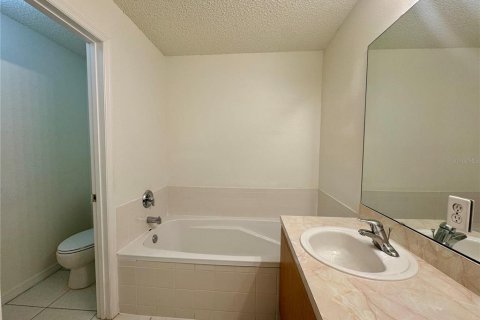 Villa ou maison à vendre à Kissimmee, Floride: 4 chambres, 179.21 m2 № 2360762 - photo 21