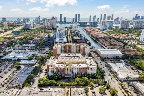 Copropriété à louer à Aventura, Floride: 2 chambres, 99.68 m2 № 1753132 - photo 1