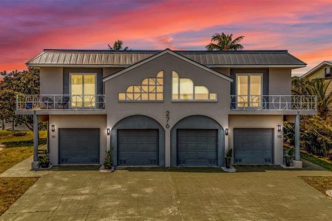 Adosado en Punta Gorda, Florida 3 dormitorios, 238.2 m2 № 2104565