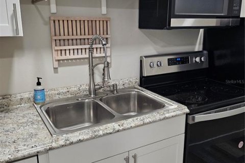 Appartement à louer à Fish Hawk, Floride: 1 chambre, 65.03 m2 № 1841670 - photo 4