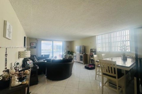 Copropriété à vendre à Sunny Isles Beach, Floride: 2 chambres, 113.06 m2 № 1942828 - photo 6