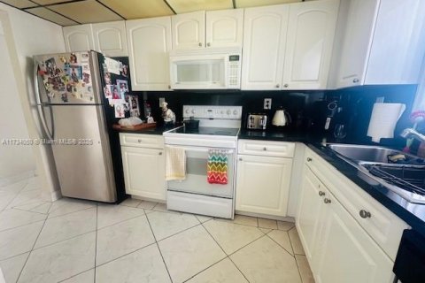 Copropriété à vendre à Sunny Isles Beach, Floride: 2 chambres, 113.06 m2 № 1942828 - photo 13