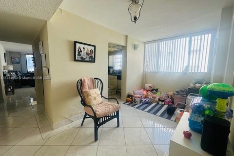 Copropriété à vendre à Sunny Isles Beach, Floride: 2 chambres, 113.06 m2 № 1942828 - photo 15