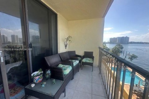 Copropriété à vendre à Sunny Isles Beach, Floride: 2 chambres, 113.06 m2 № 1942828 - photo 4