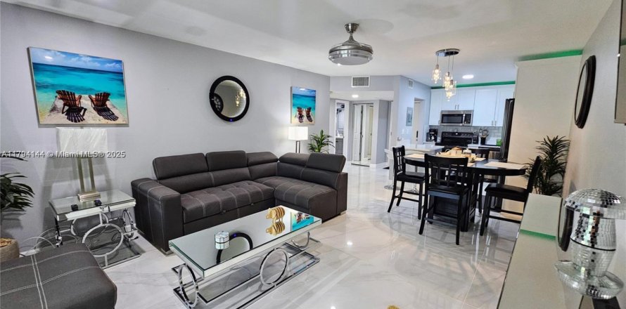 Condo in Margate, Florida, 1 bedroom № 1874547
