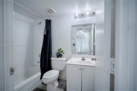 Купить кондоминиум в Холливуд, Флорида 2 спальни, 89.19м2, № 2043375 - фото 20