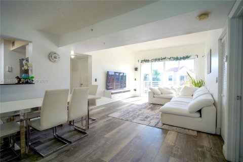 Купить кондоминиум в Холливуд, Флорида 2 спальни, 89.19м2, № 2043375 - фото 2