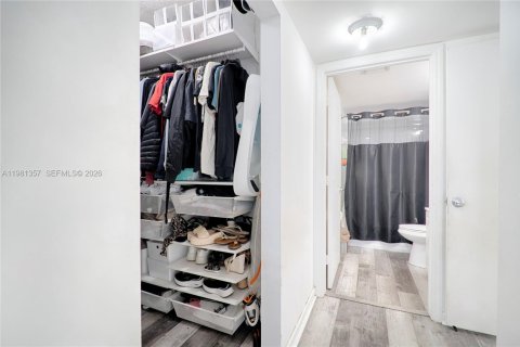 Купить кондоминиум в Холливуд, Флорида 2 спальни, 89.19м2, № 2043375 - фото 14