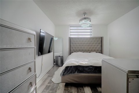 Купить кондоминиум в Холливуд, Флорида 2 спальни, 89.19м2, № 2043375 - фото 12