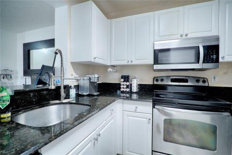 Купить кондоминиум в Холливуд, Флорида 2 спальни, 89.19м2, № 2043375 - фото 4