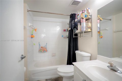 Купить кондоминиум в Холливуд, Флорида 2 спальни, 89.19м2, № 2043375 - фото 17