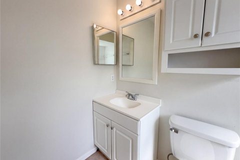 House in Orlando, Florida 2 bedrooms, 97.92 sq.m. № 2116130 - photo 17