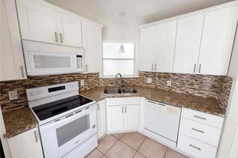 House in Orlando, Florida 2 bedrooms, 97.92 sq.m. № 2116130 - photo 9